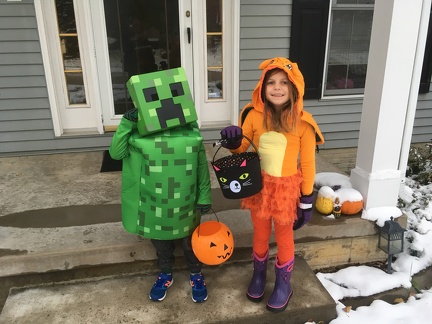 Halloween 2019 - Creeper and Charizard1